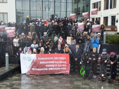 Oddali hołd ofiarom wypadków drogowych i omówili zasady bezpieczeństwa. „Edukacja to podstawa”