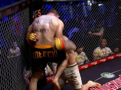 Szymon Kołecki mistrzem Babilon MMA! Co za triumf w walce wieczoru (WIDEO)