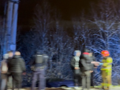 Samochód wpadł do rowu na Białej Drodze. Służby pracowały w nocy