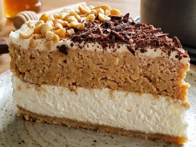 ​Warstwowy śmietanowiec z orzechami i czekoladą. Słodka propozycja Jurka Sobieniaka