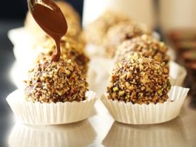 Domowe pralinki świąteczne. Prostsze, niż myślisz, a wyglądają luksusowo