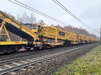 Linia 131: Trwa wymiana torów między Zduńską Wolą a Inowrocławiem