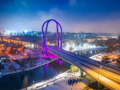 Jedyny w Polsce jarmark organizowany na moście. Już zrobiło się świątecznie