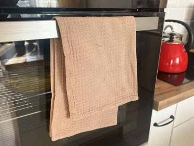 Stare i śmierdzące ścierki będą jak nowe. Wystarczy znać ten prosty patent