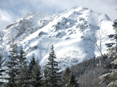 Bardzo trudne warunki turystyczne w Tatrach, szlaki są zasypane