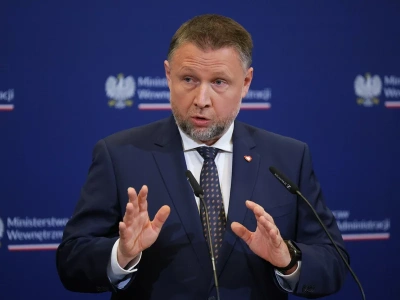 Szef MSWiA do reportera TV Republika: Niech pan założy czapeczkę z napisem PiS i będzie prościej