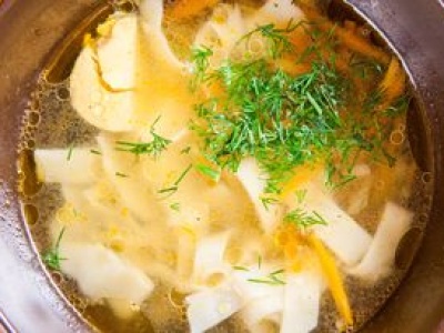 Zamiast chemicznych kostek i jarzynki, wsypuję do rosołu kilka tych ziarenek. To naturalny wzmacniacz smaku