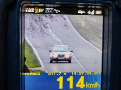 87-latek w Markuszowie stracił prawo jazdy za przekroczenie prędkości o 64 km/h