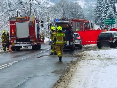 Tragiczny wypadek w Mszanie Górnej. Nie żyje 65-letnia kobieta, droga DW968 całkowicie zablokowana