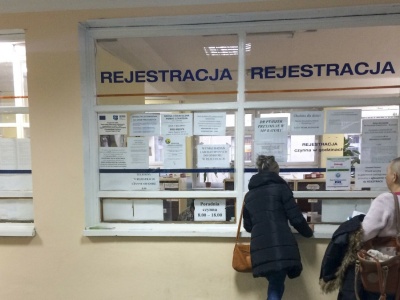 Zwolnienie lekarskie z kodem B. Takie obowiązki ma pracodawca