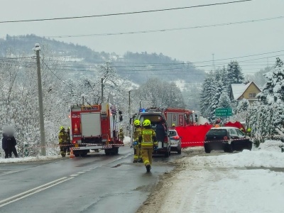 Tragiczny finał wypadku w Mszanie Górnej. Droga wojewódzka jest całkowicie zablokowana