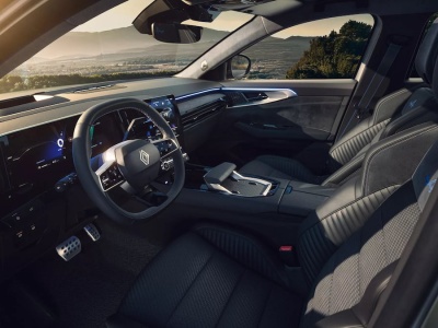 Trzy lata temu nie starczyłoby to nawet na manuala. Dziś za 132 500 zł dostajesz rodzinnego SUV-a Renault z automatem i mocnym silnikiem