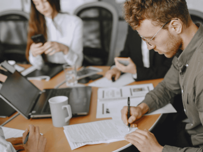 Nowa ustawa ws. stażów wzbudza kontrowersje. Tego chce rząd
