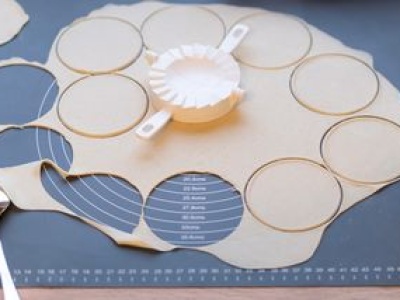 Jak mrozić ciasto na pierogi, żeby było idealne po rozmrożeniu? 1 błędu po wpadce zawsze się wystrzegam