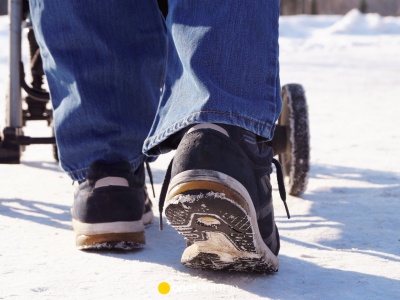 Mężczyzna z 2,5 promila prowadził wózek z niemowlęciem. Interweniowała policja