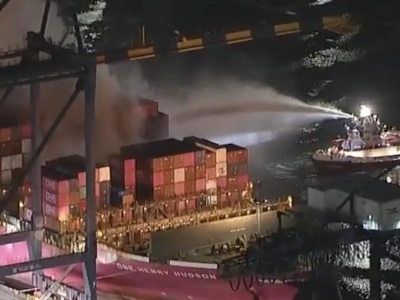 Groźny pożar statku w Los Angeles. Eksplozja sparaliżowała port