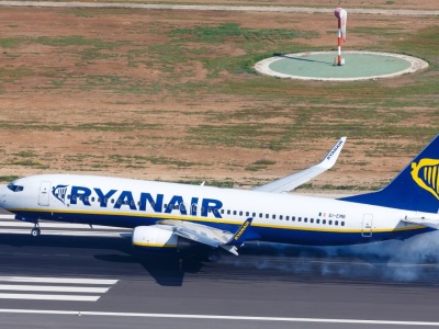 Ryanair ukarany za opóźnienia. Traci sloty na tym europejskim lotnisku