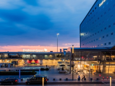 Drony nad lotniskiem w Eindhoven. Ruch lotniczy wstrzymany, służby w gotowości