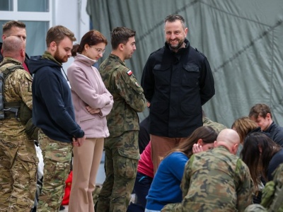 Szef MON zainaugurował pilotaż programu „wGotowości”. Tysiące chętnych