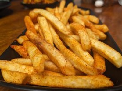 Chrupiąca skórka i kremowe wnętrze. Japońskie frytki to mistrzostwo świata