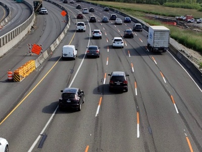 Pomarańczowe linie na drogach. Kierowcy nie wiedzą, co oznaczają