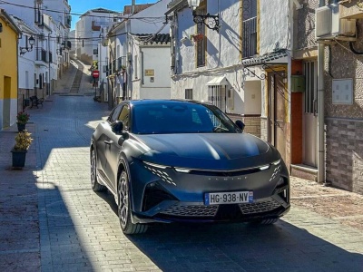 Ruszyły międzynarodowe jazdy testowe Alpine A390! Francuska nowość zachwyca w Hiszpanii