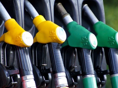 Ceny paliw rosną, ropa tanieje – mieszane sygnały z rynku