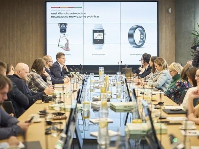 Co trzeci milenials chce tego używać. Gadżety ubieralne nowym hitem płatności