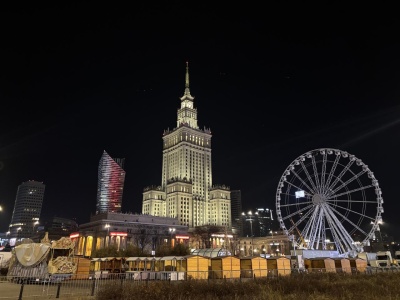 Diabelski młyn stanął na Placu Defilad. 
