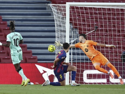 Garcia zastąpił Szczęsnego w bramce Barcy. Tak nazwały go media