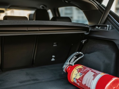 Czy gaśnica w samochodzie jest obowiązkowa? Przepisy są jednoznaczne