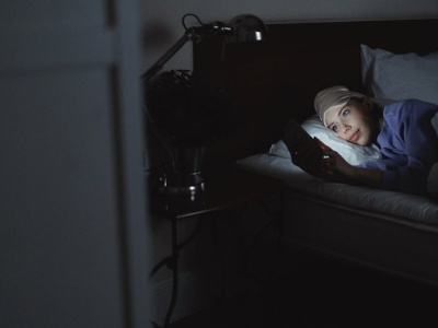 Nocne używanie smartfona a ryzyko samobójstwa. Wyniki 28-dniowego badania