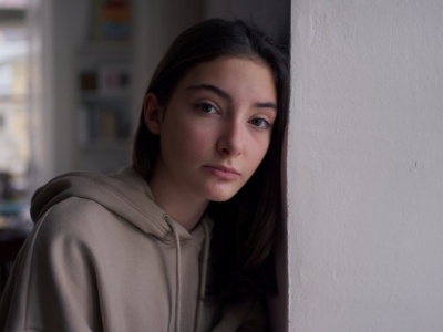 Nigdy nie mów tego zdania dorastającej córce. Zniszczysz jej pewność siebie na lata