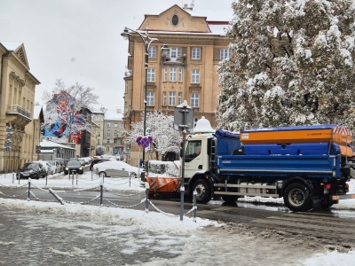 57 solarek od rana pracuje na krakowskich ulicach