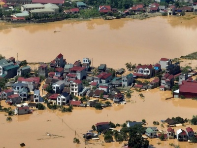 Ulewne deszcze sprowadziły katastrofę. Tysiące domów pod wodą, wiele ofiar