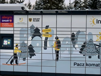 Paczkomat na Polanie Jakuszyckiej. Funkcjonalny dodatek czy detal który drażni?