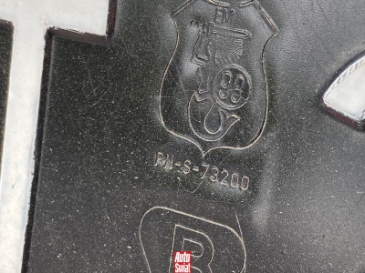 Nowe auta z czarnymi tablicami rejestracyjnymi? Takimi zachowaniami kierowcy mocno ryzykują