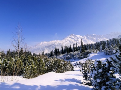 Taniej i mniej tłoczno niż w Zakopanem. Zimą zachwyca widokami
