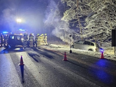 Czołowe zderzenie na DK11. Droga w kierunku Lublińca całkowicie zablokowana