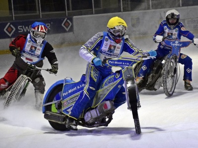 Żużel. Trener wrócił na motocykl! Wystartował w zawodach na lodzie!