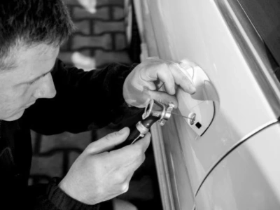 Awaryjne otwieranie samochodu - czy warto to robić samodzielnie?