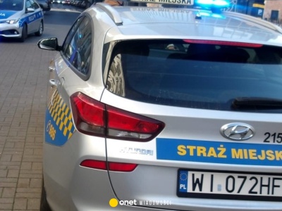 Tajemnicze pudełko w centrum Warszawy. Na miejsce zostały wezwane służby