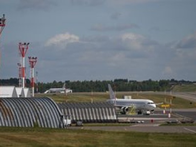 Zawieszone loty na lotnisku w Wilnie. Władze o 