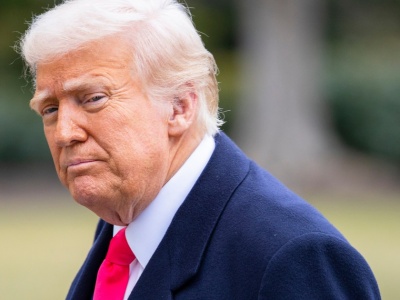 Donald Trump ujawnia akta Epsteina. Presja republikanów przełamuje opór prezydenta