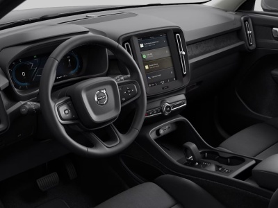 Volvo tnie ceny. SUV z silnikiem 2.0 l i prześwitem 211 mm w cenie chińskich rywali