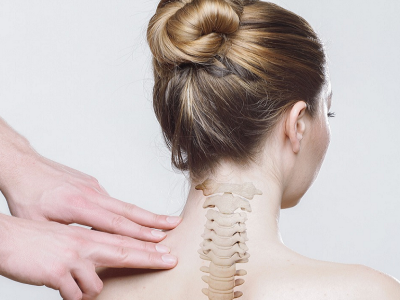 Poprawa pozycji podczas snu poprawia zdrowie kręgosłupa szyjnego