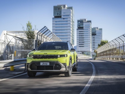 Nowy Jeep Compass wyjechał na drogi. Testy dziennikarskie w Barcelonie