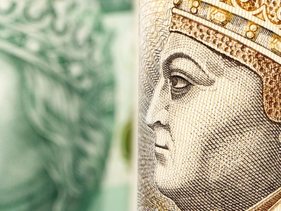 Mocne hamowanie wzrostu płac argumentem za obniżką stóp. Jest jedno ale