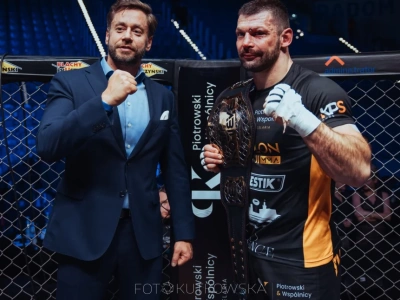 Nokaut i pas mistrzowski! Kołecki pokonał Łazarza