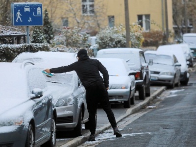 Wielu kierowców popełnia ten błąd, gdy spadnie śnieg. 
